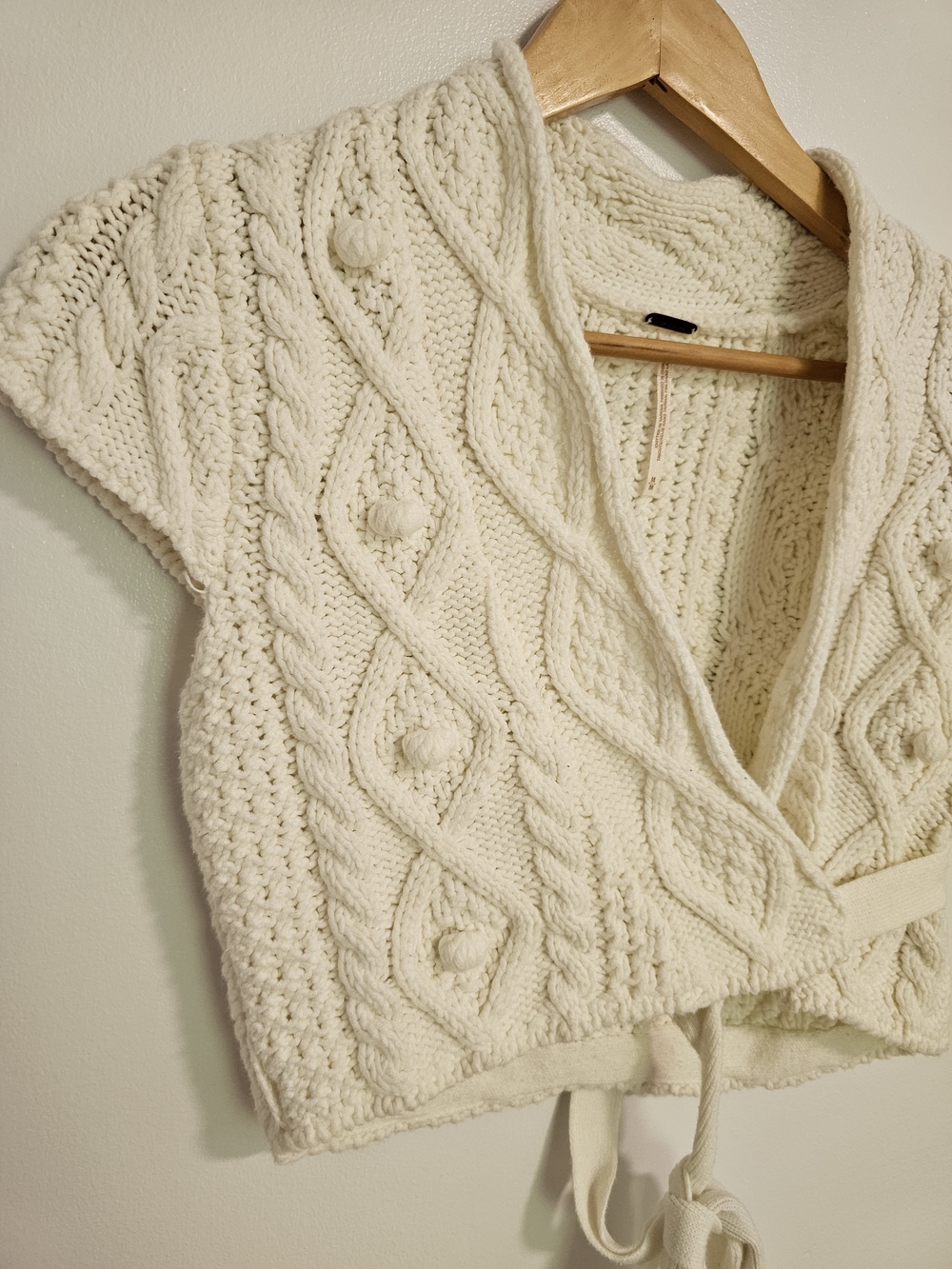 Free People Cable Knit Wrap Shrug Cream Size Medium Pompom Cotton Blend - Picture 6 of 8